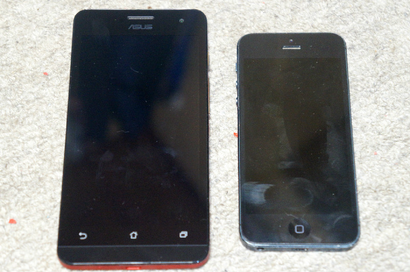 ZenFone5とiPhone5